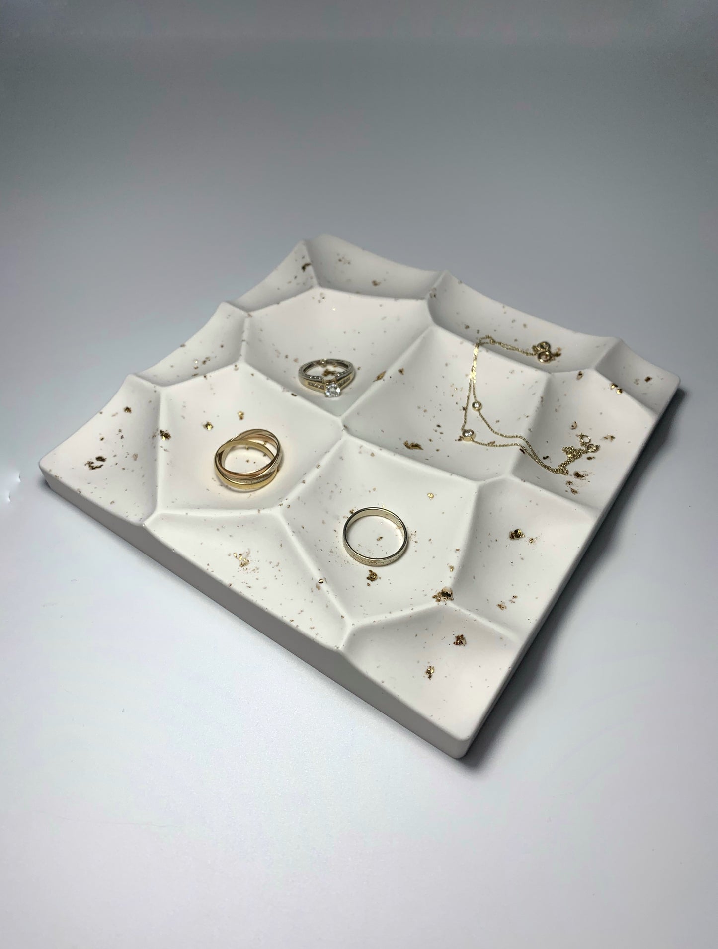 Plateau à bijoux asymétrique