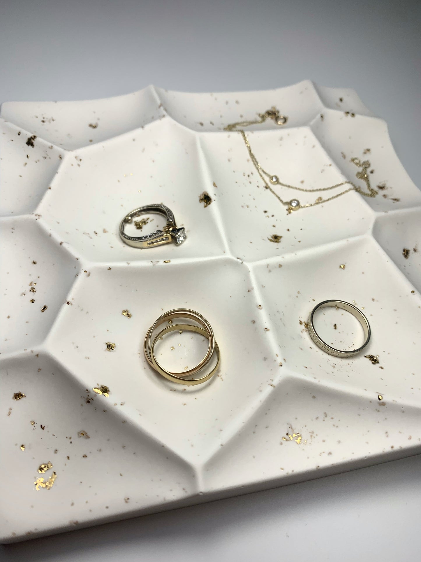Plateau à bijoux asymétrique
